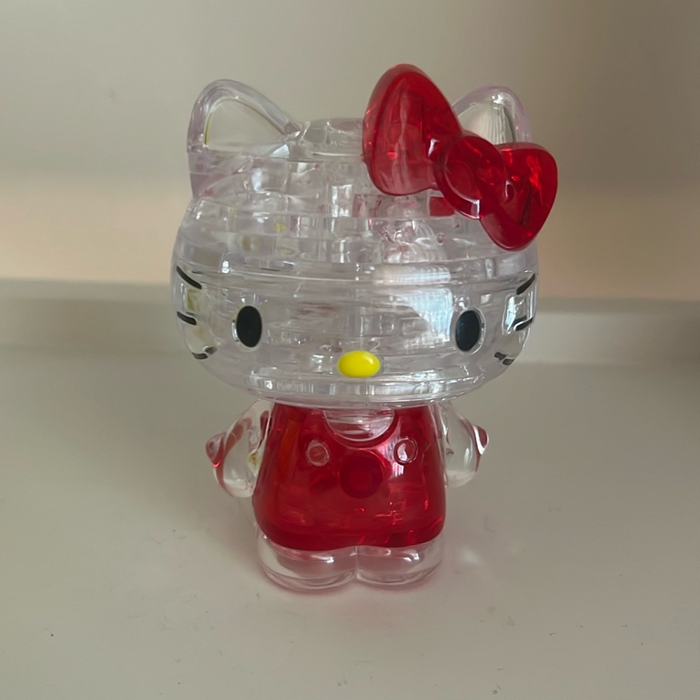 Hello Kitty, assembled crystal puzzle